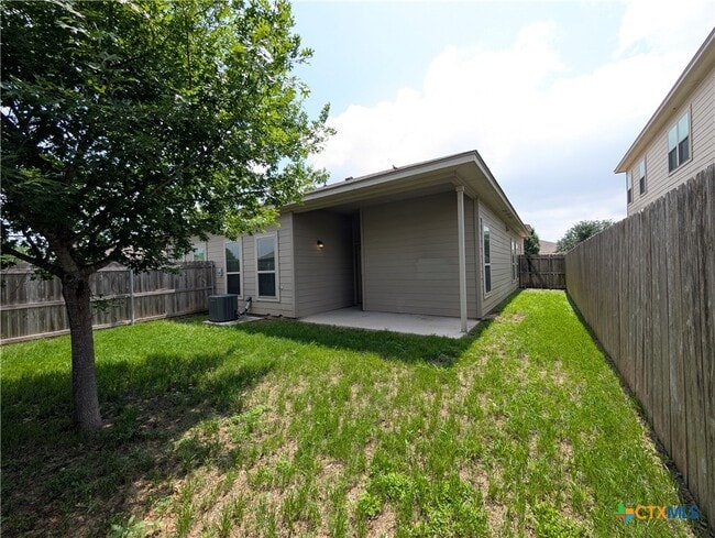 Building Photo - 2213 Avery Village