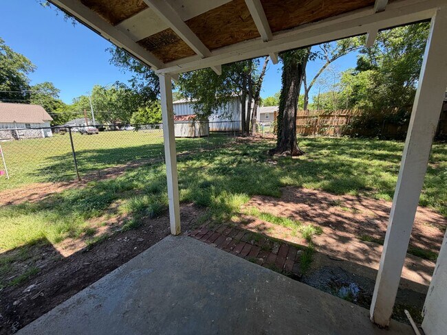 Building Photo - Renovated 1/1 House in East Rome- $995