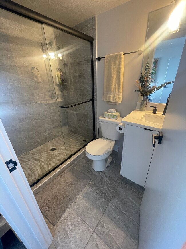 Building Photo - 433 E 2100 S