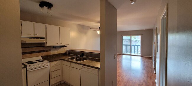 Building Photo - 523 Meadowview Dr