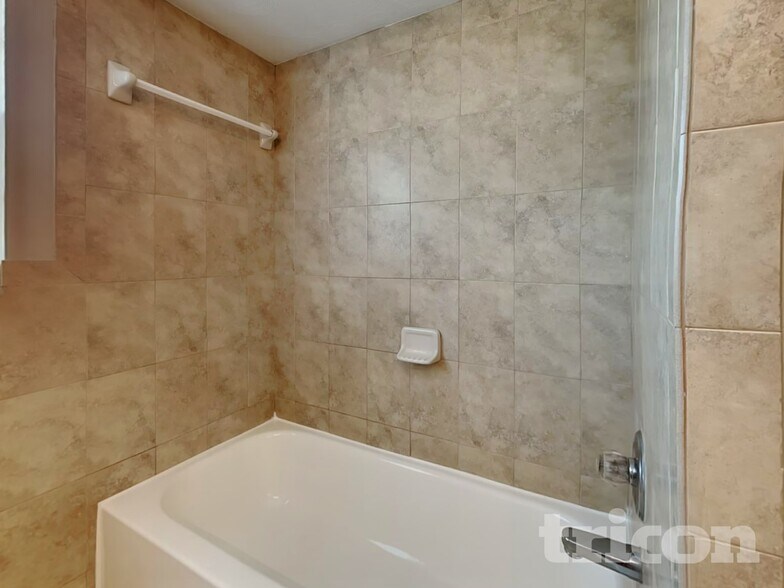 Building Photo - 806 Bills Cir