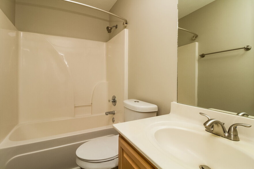 Building Photo - 1636 Bridgecrest Dr