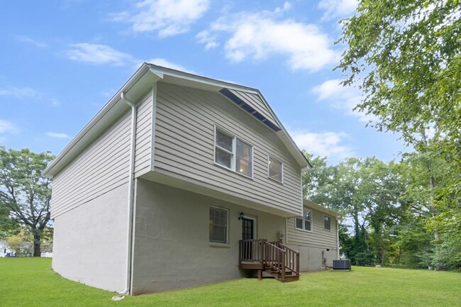 Building Photo - 2908 Buckthorne Ct