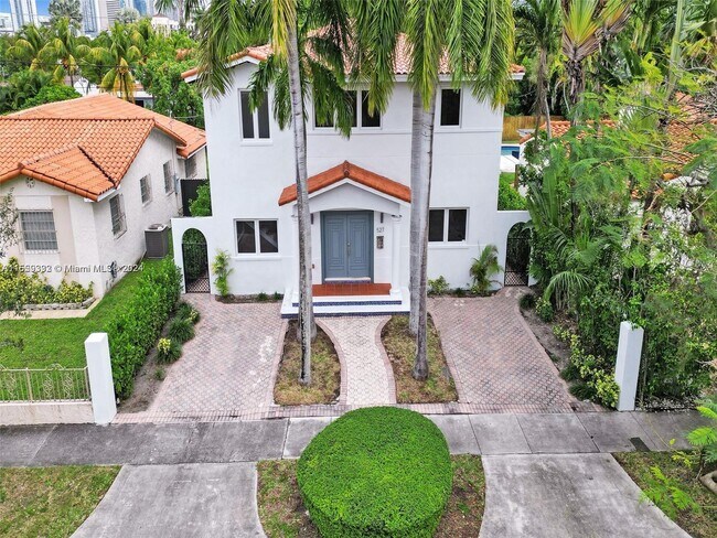 Building Photo - 527 SW 20th Rd