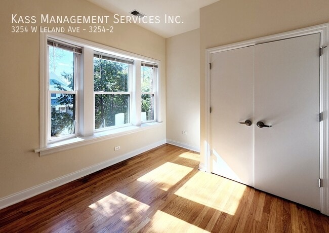 Building Photo - 3254 W Leland Ave