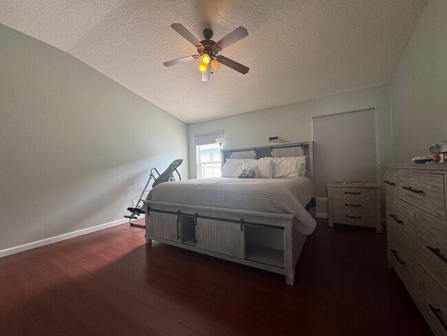 Building Photo - 4/2 in Gated Community near Tuskawilla Rd ~ Tile and Laminate Floors ~ Screened Patio ~  Communit...