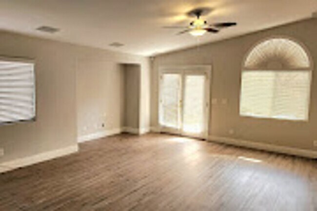 Building Photo - 4 bedroom in gated community
