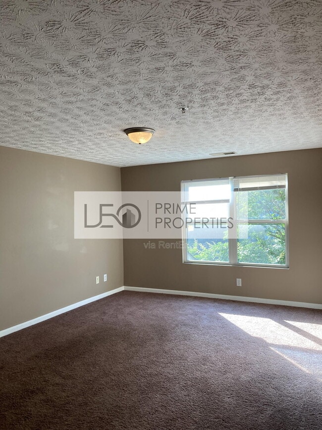 Building Photo - 7201 Fairington Ridge Cir