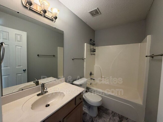 Building Photo - 130 Oaks Edge Dr