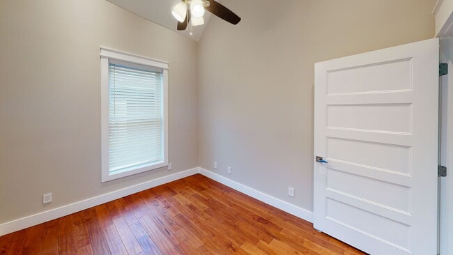 Building Photo - 4BR/3BA Cottage Near UTK | Student Friendl...