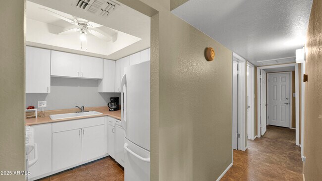 Building Photo - 8649 E Royal Palm Rd