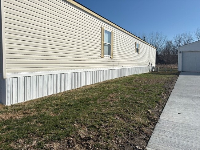 Building Photo - 2131 Windover Dr