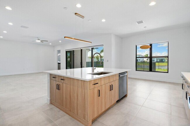 Building Photo - 8311 Essex Country Clb Dr