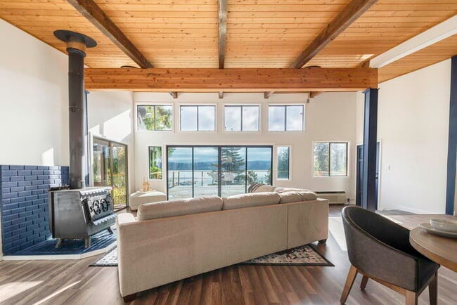 Building Photo - BEAUTIFUL CABIN STYLE HOME ACROSS FROM SIL...