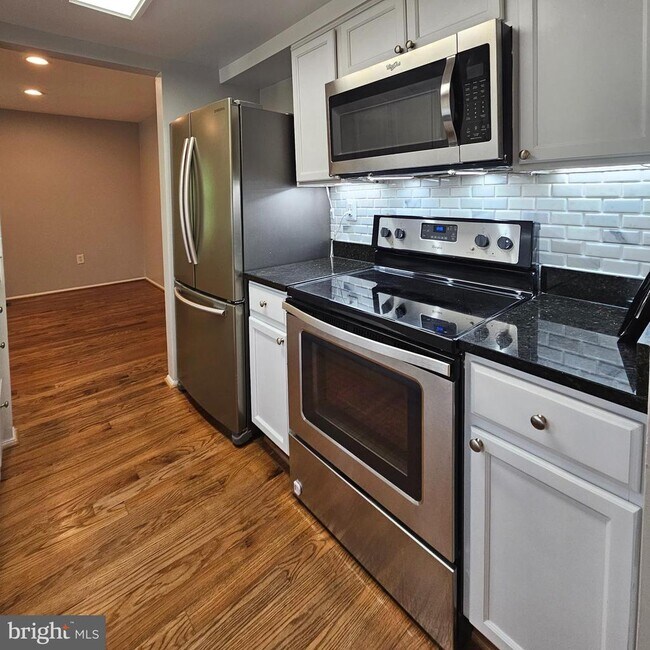 Building Photo - 6430 Shannon Station Ct
