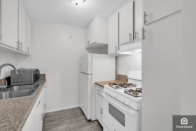 Building Photo - 18620 Hatteras St