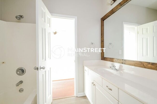 Building Photo - 1068 Fairbank Ln