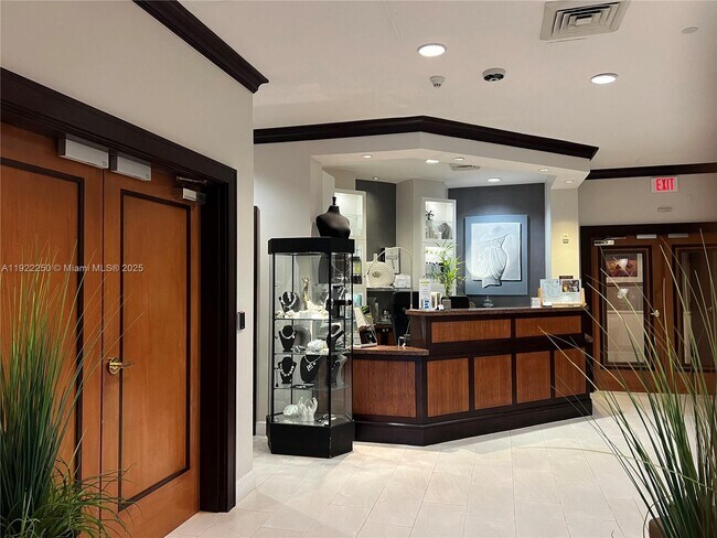 Building Photo - 610 W Las Olas Blvd