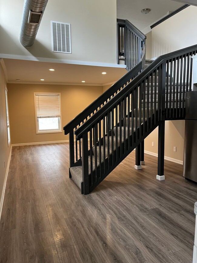 Building Photo - 1006 Lake Ave