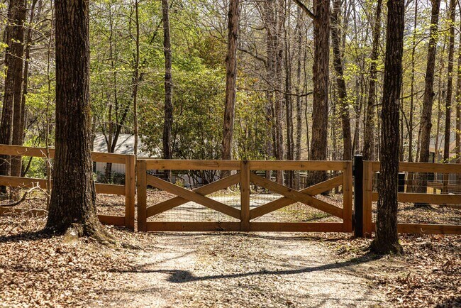 Building Photo - 1810 Parks Mill Dr