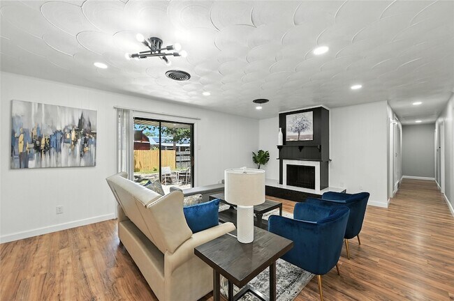 Building Photo - 214 Dorris Dr