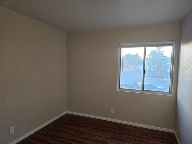 Building Photo - 1724 Breckenwood Ct