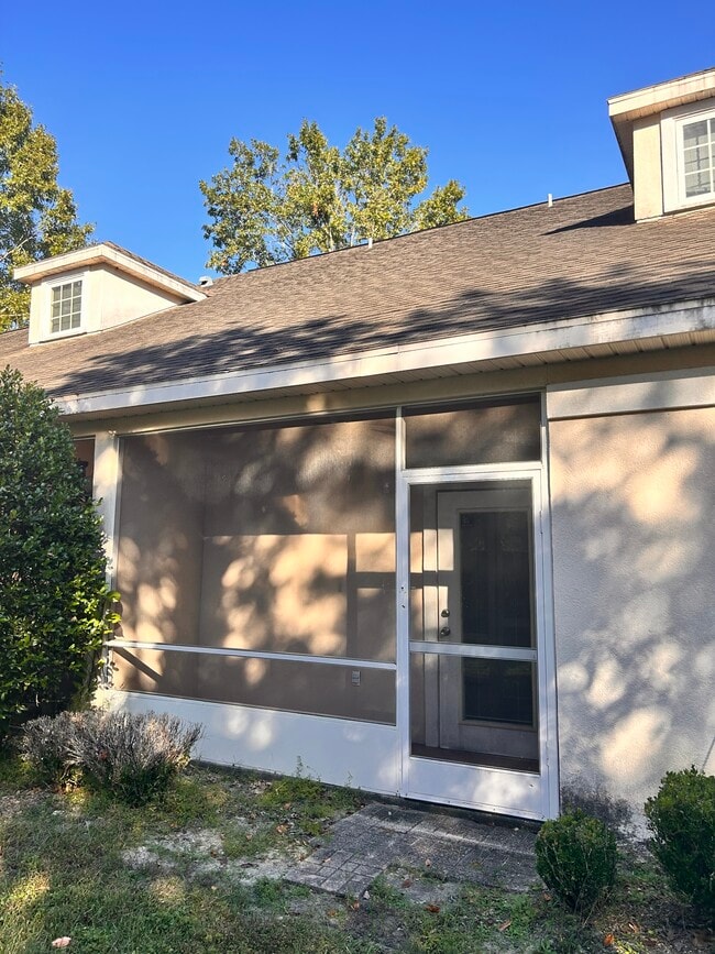 Building Photo - 250 SW 145th Dr