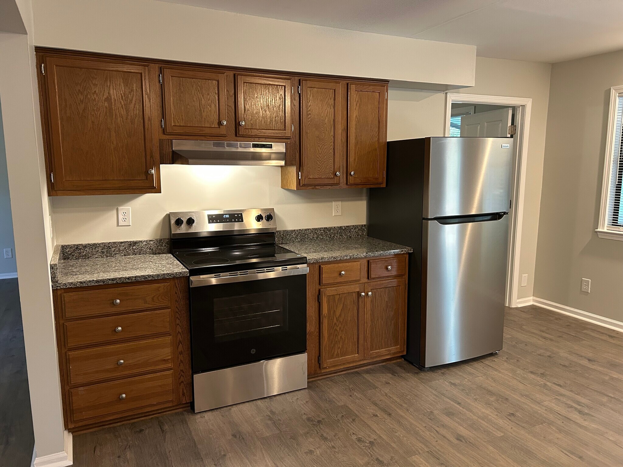 Building Photo - 600 Villard Dr