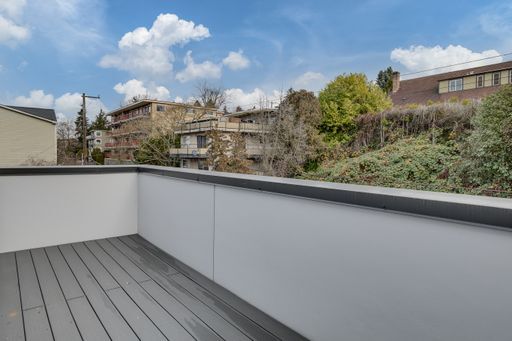 Building Photo - Queen Anne West Townhome with A/C Available Now!
