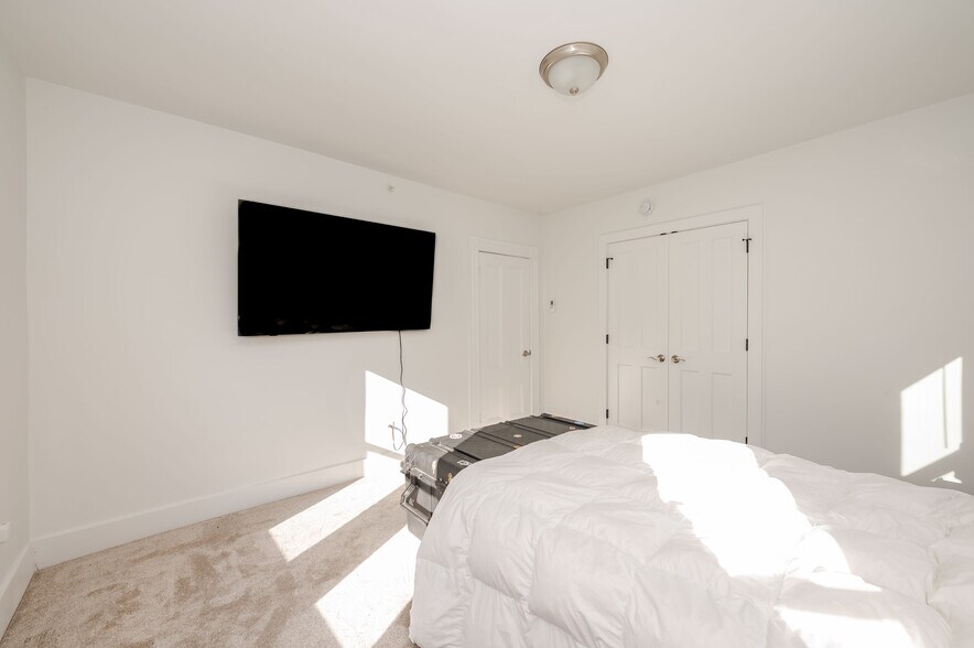 Building Photo - 363 Miller Ave