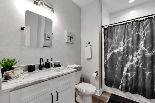 Building Photo - 3002 E 38th Ave