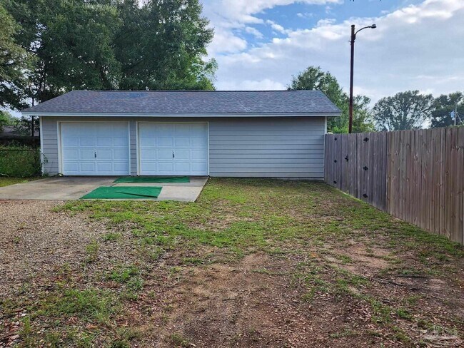 Building Photo - 2315 Reva Cir