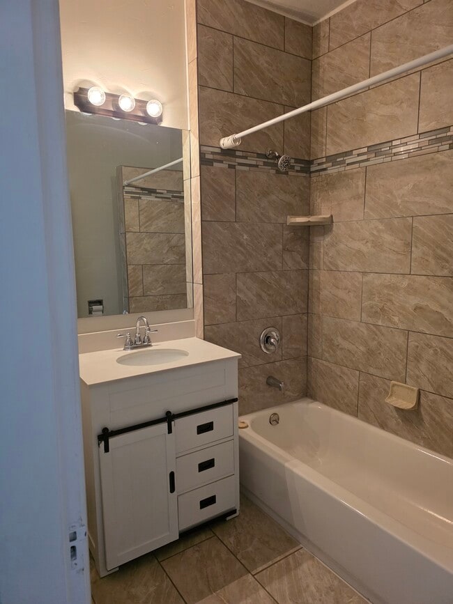 Building Photo - 199 N 100 W