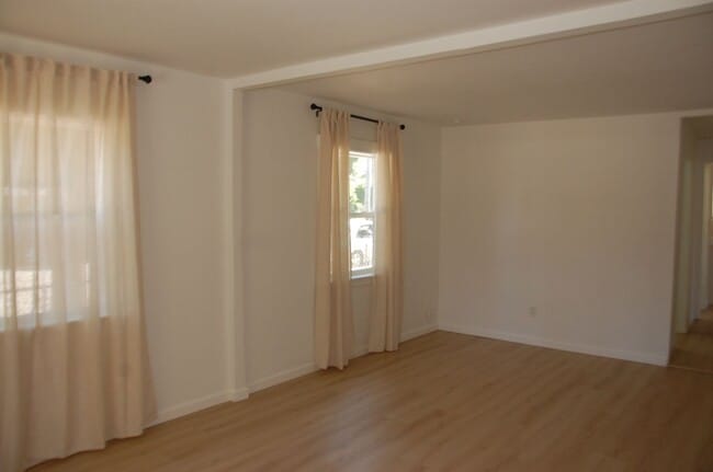 Building Photo - Renovated Two Bedroom House