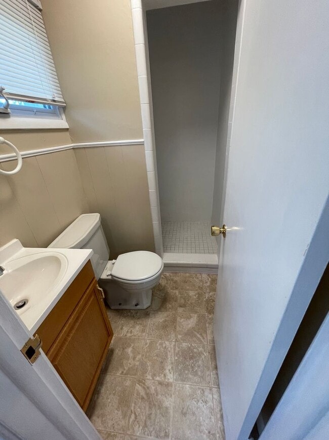 Building Photo - 2 Bedroom, 2 Bathroom House with Attached Garage