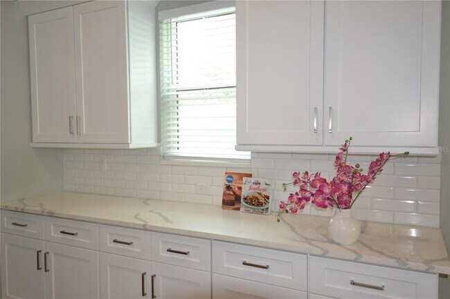 Building Photo - 281 Diogenes St
