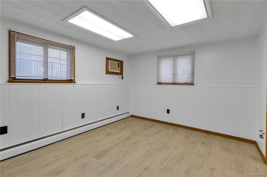 Lower Bedroom - 28 Mead St