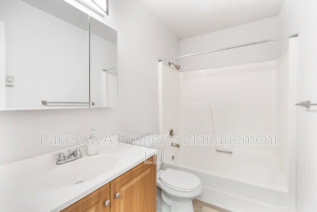 Building Photo - 1099 Woolsey Dr