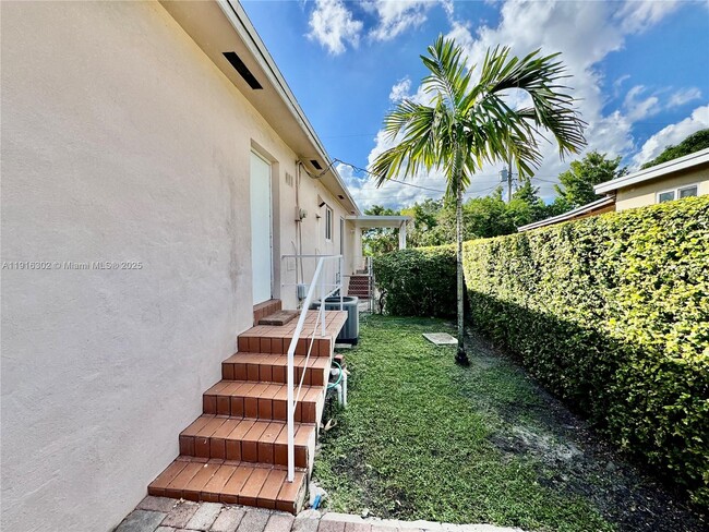 Building Photo - 8000 SW 17th Terrace