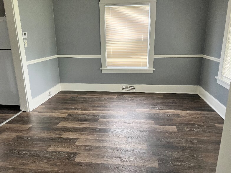 Building Photo - 104 Charles Ave