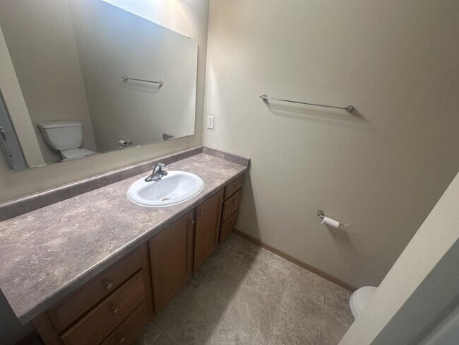 Building Photo - 2519 Parkfield Dr