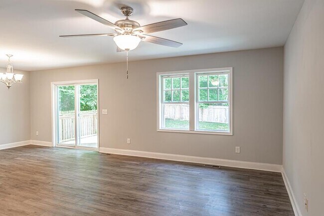 Building Photo - 1040 W Indiana Ave