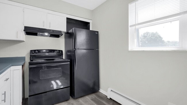 Building Photo - 2405 Belcher Dr
