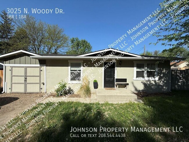 Primary Photo - 3025 N Woody Ln