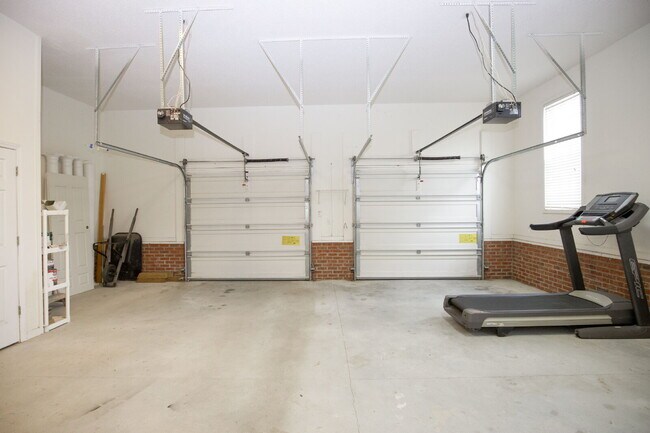 Building Photo - 380 Sullivan Dr