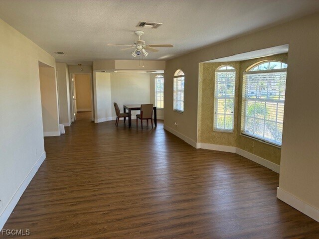 Building Photo - 5410 Chiquita Blvd S