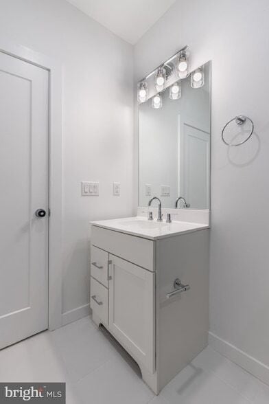 Building Photo - 710 N 16th St