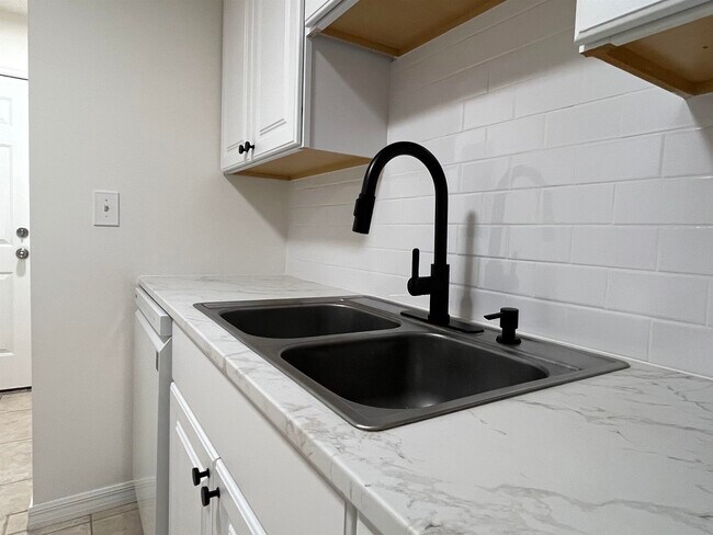 Building Photo - 127 Rio Del Mar St