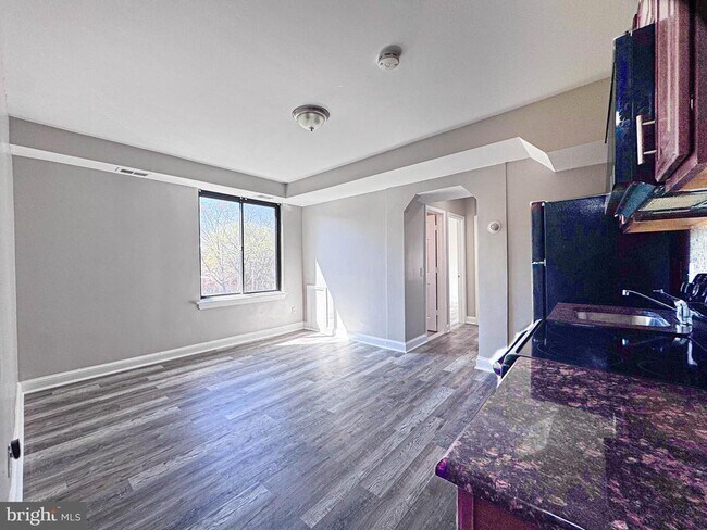 Building Photo - 4630 Hillside Rd SE