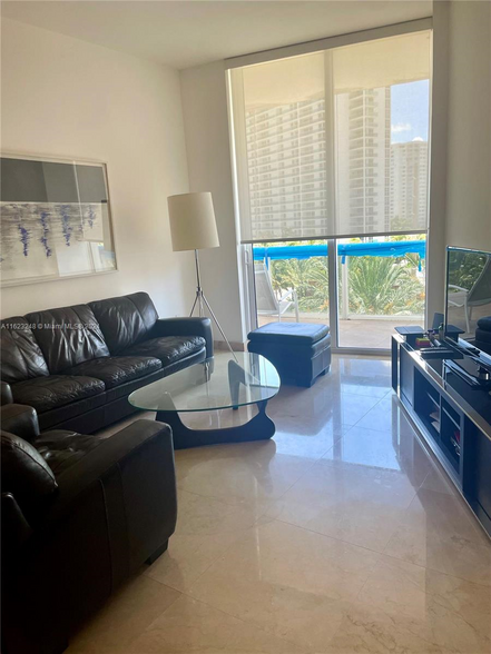Primary Photo - 15811 Collins Ave